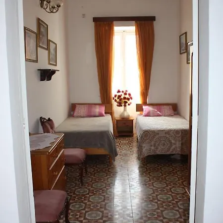 Homestay Vertical Climbing Malta Qrendi
