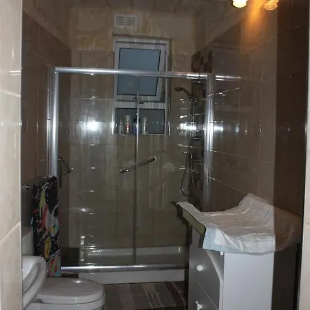 Vertical Climbing Malta 홈스테이