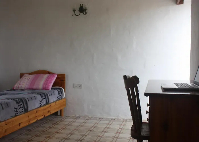 Проживание в семье Vertical Climbing Malta Qrendi